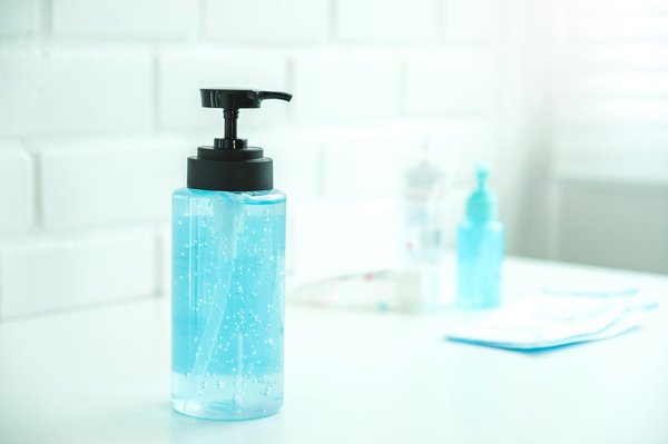 ¿Cómo evitar que mi gato arañe los muebles?